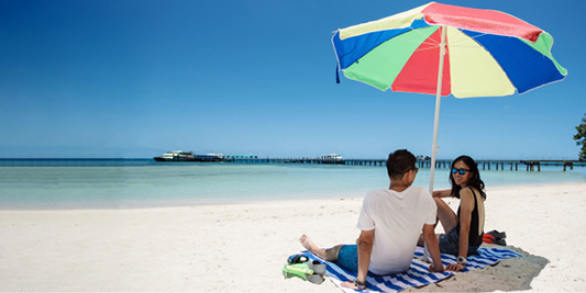 Couple sitting on the beach at Green Island